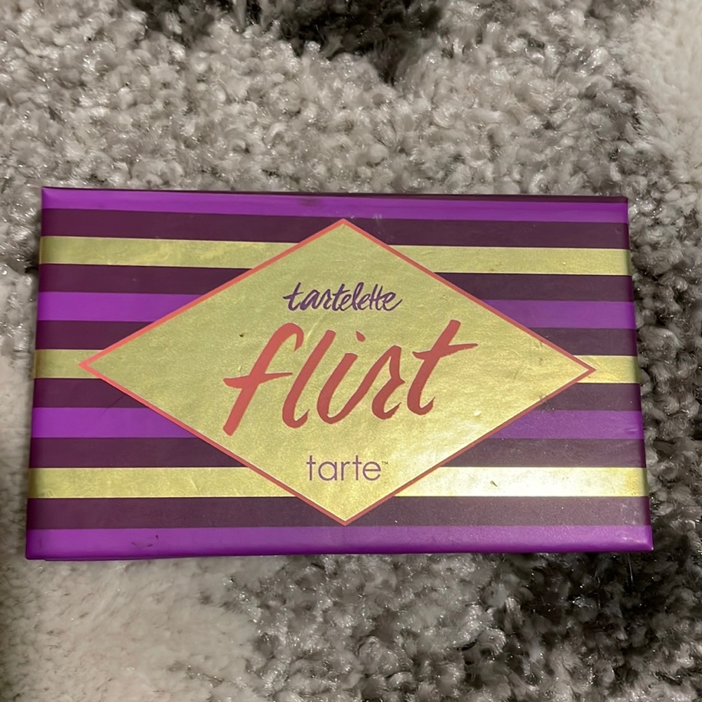 Tarte’s “Tartelette flirt” Amazonian clay eyeshadow palette!